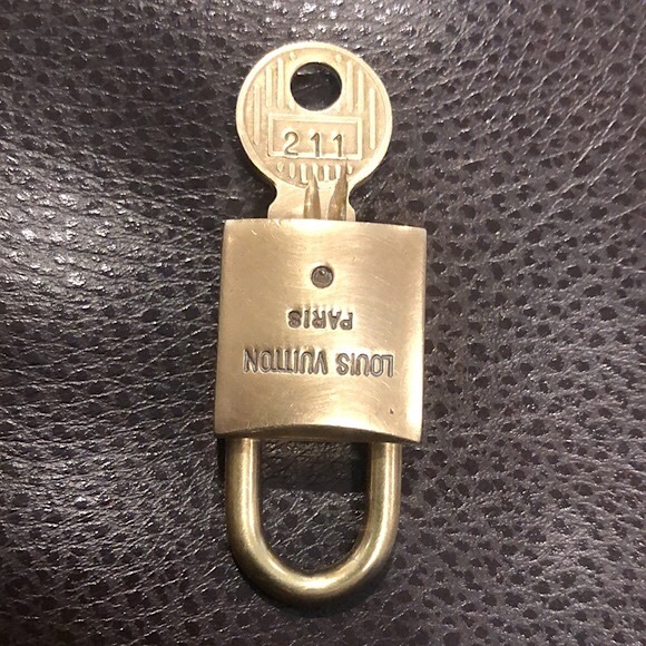 Vintage LV Louis Vuitton Padlock Lock & Key 211 - Picture 4 of 13